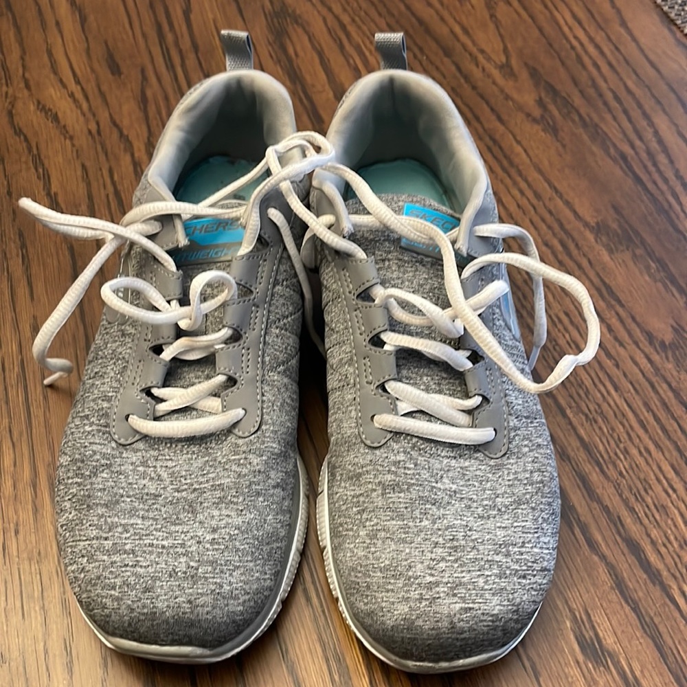 Women’s sketchers tennis shoes. Size 8. Gray.